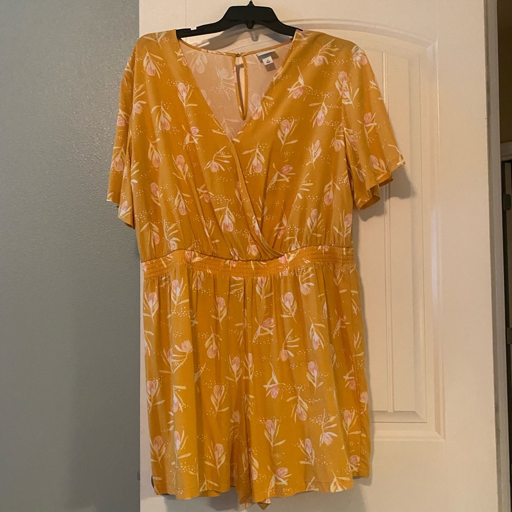 Yellow Romper/Shorts by Ava & Viv size 1X (Junior 18).